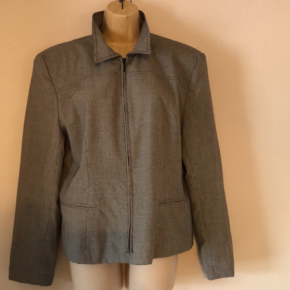 Woman’s fall Norton Mcnaughton zip up suit jacket blazer